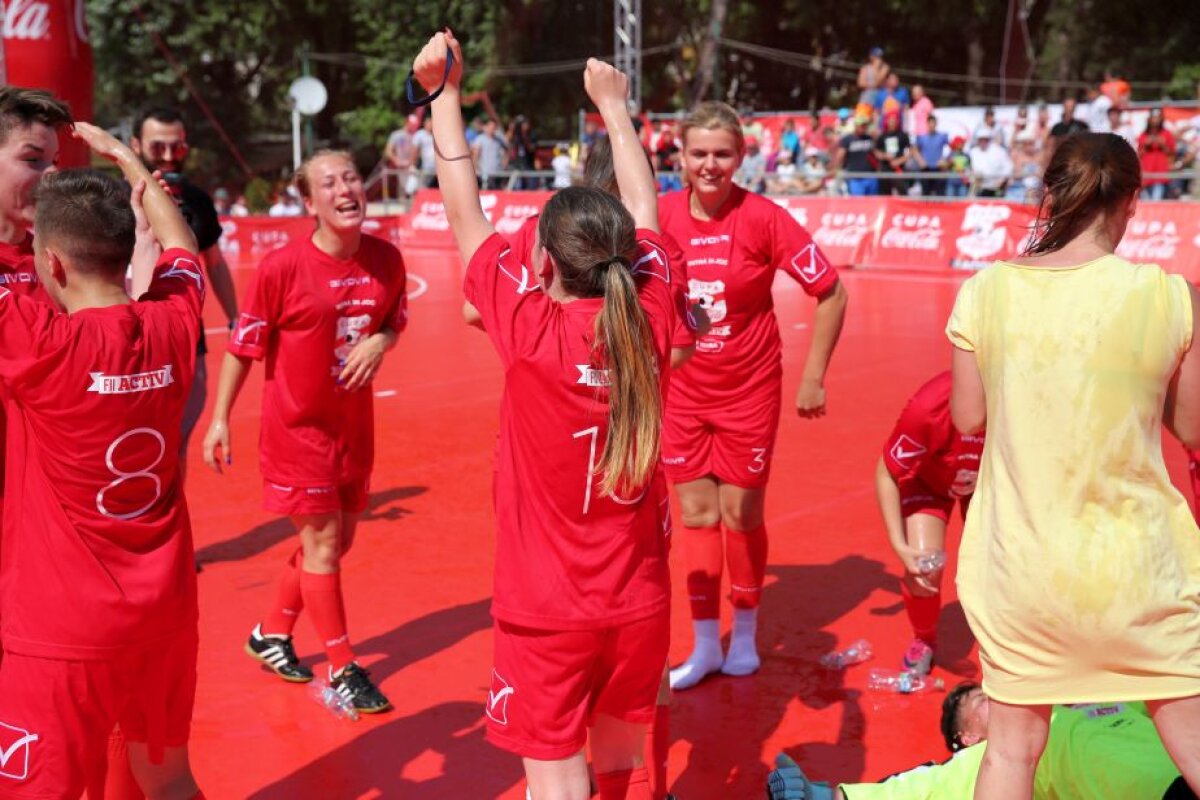VIDEO+FOTO Bucurie de nedescris în rândul campioanelor Cupei Coca-Cola! » Învinsele au părăsit terenul în lacrimi