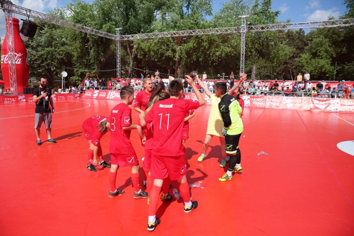 VIDEO+FOTO Bucurie de nedescris în rândul campioanelor Cupei Coca-Cola! » Învinsele au părăsit terenul în lacrimi