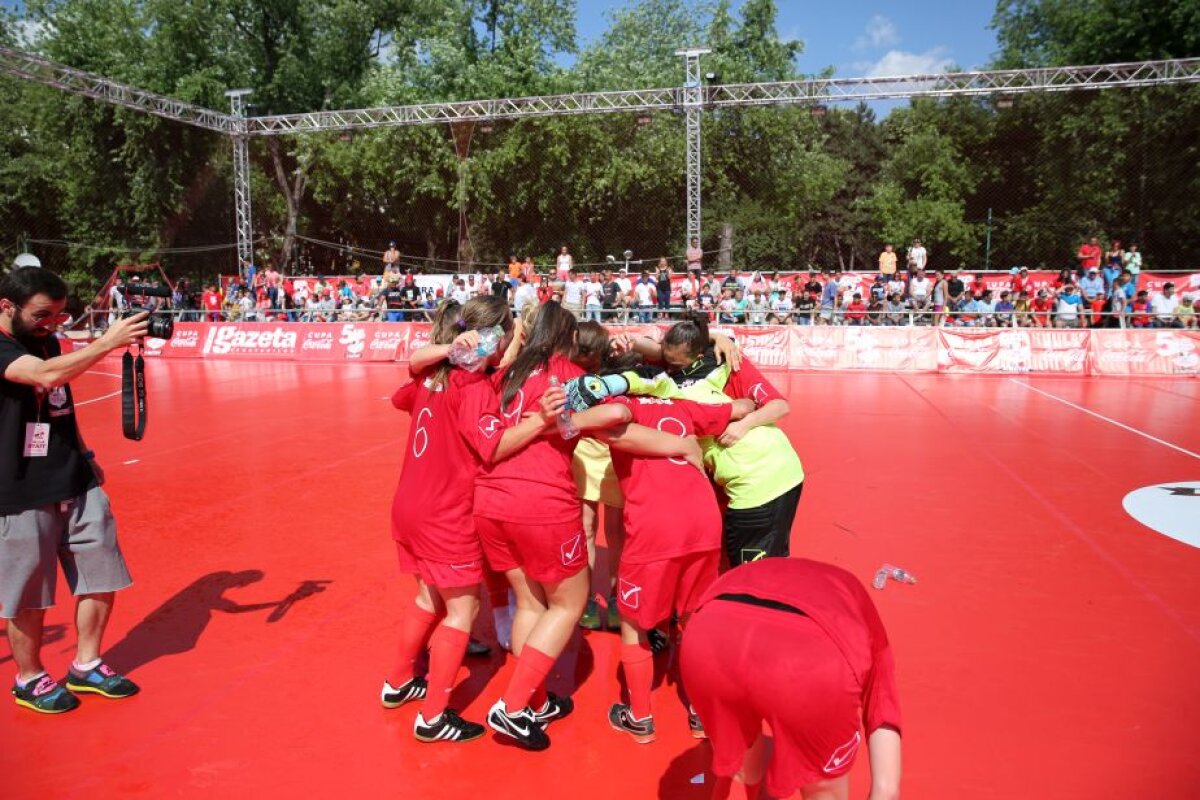 VIDEO+FOTO Bucurie de nedescris în rândul campioanelor Cupei Coca-Cola! » Învinsele au părăsit terenul în lacrimi