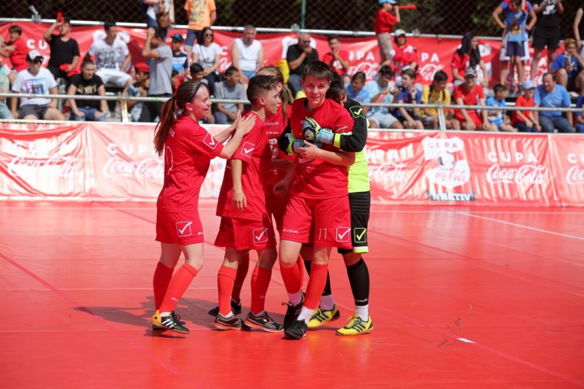 VIDEO+FOTO Bucurie de nedescris în rândul campioanelor Cupei Coca-Cola! » Învinsele au părăsit terenul în lacrimi