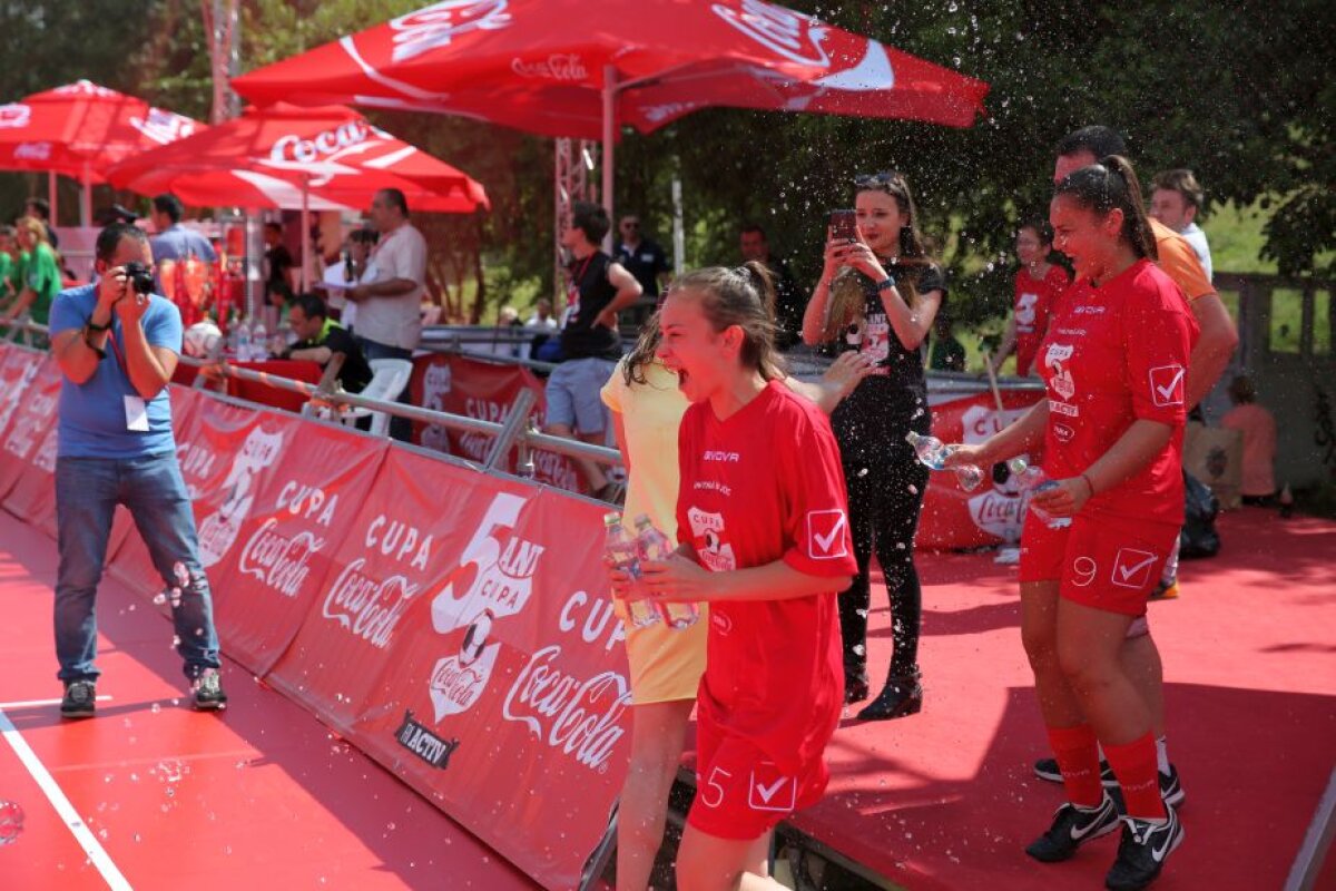 VIDEO+FOTO Bucurie de nedescris în rândul campioanelor Cupei Coca-Cola! » Învinsele au părăsit terenul în lacrimi
