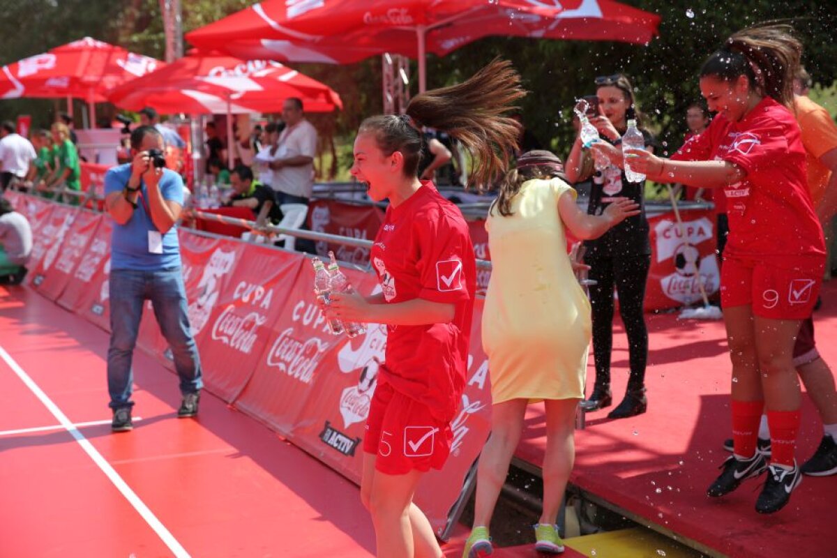 VIDEO+FOTO Bucurie de nedescris în rândul campioanelor Cupei Coca-Cola! » Învinsele au părăsit terenul în lacrimi