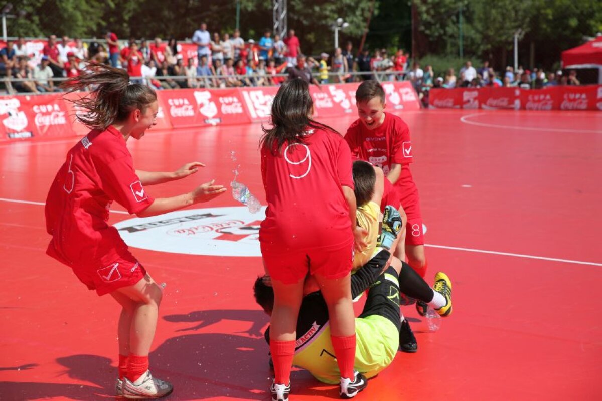 VIDEO+FOTO Bucurie de nedescris în rândul campioanelor Cupei Coca-Cola! » Învinsele au părăsit terenul în lacrimi
