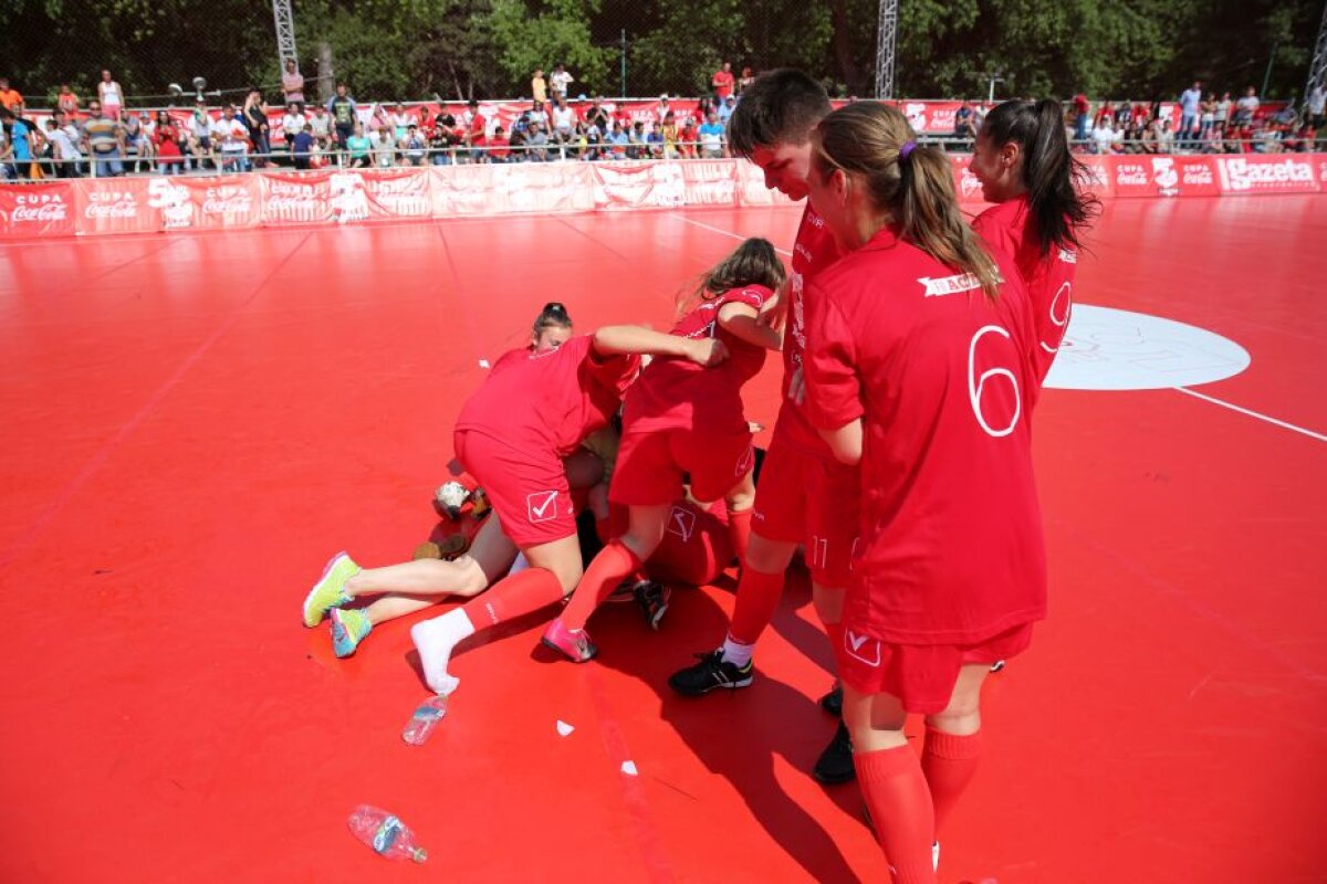 VIDEO+FOTO Bucurie de nedescris în rândul campioanelor Cupei Coca-Cola! » Învinsele au părăsit terenul în lacrimi