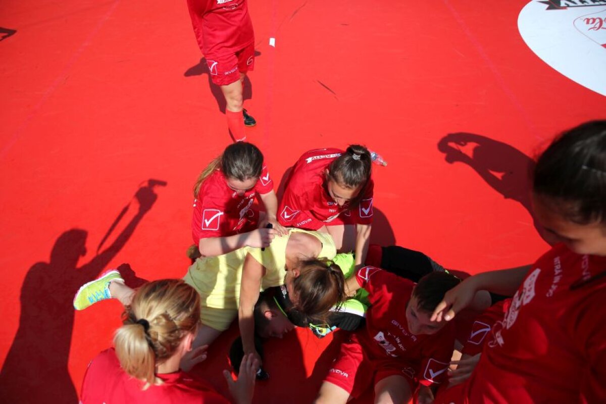 VIDEO+FOTO Bucurie de nedescris în rândul campioanelor Cupei Coca-Cola! » Învinsele au părăsit terenul în lacrimi