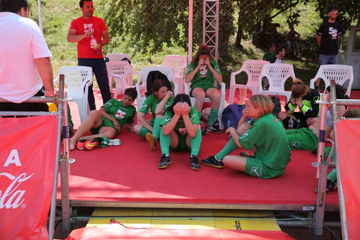 VIDEO+FOTO Bucurie de nedescris în rândul campioanelor Cupei Coca-Cola! » Învinsele au părăsit terenul în lacrimi