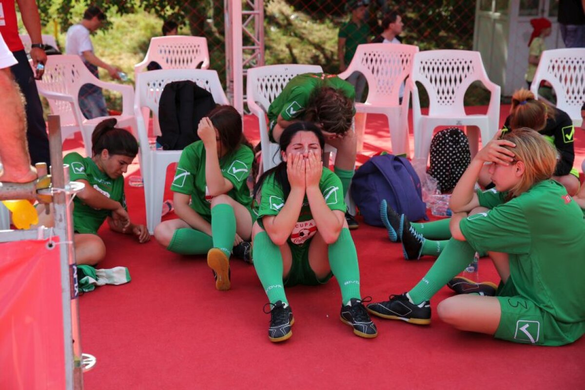 VIDEO+FOTO Bucurie de nedescris în rândul campioanelor Cupei Coca-Cola! » Învinsele au părăsit terenul în lacrimi