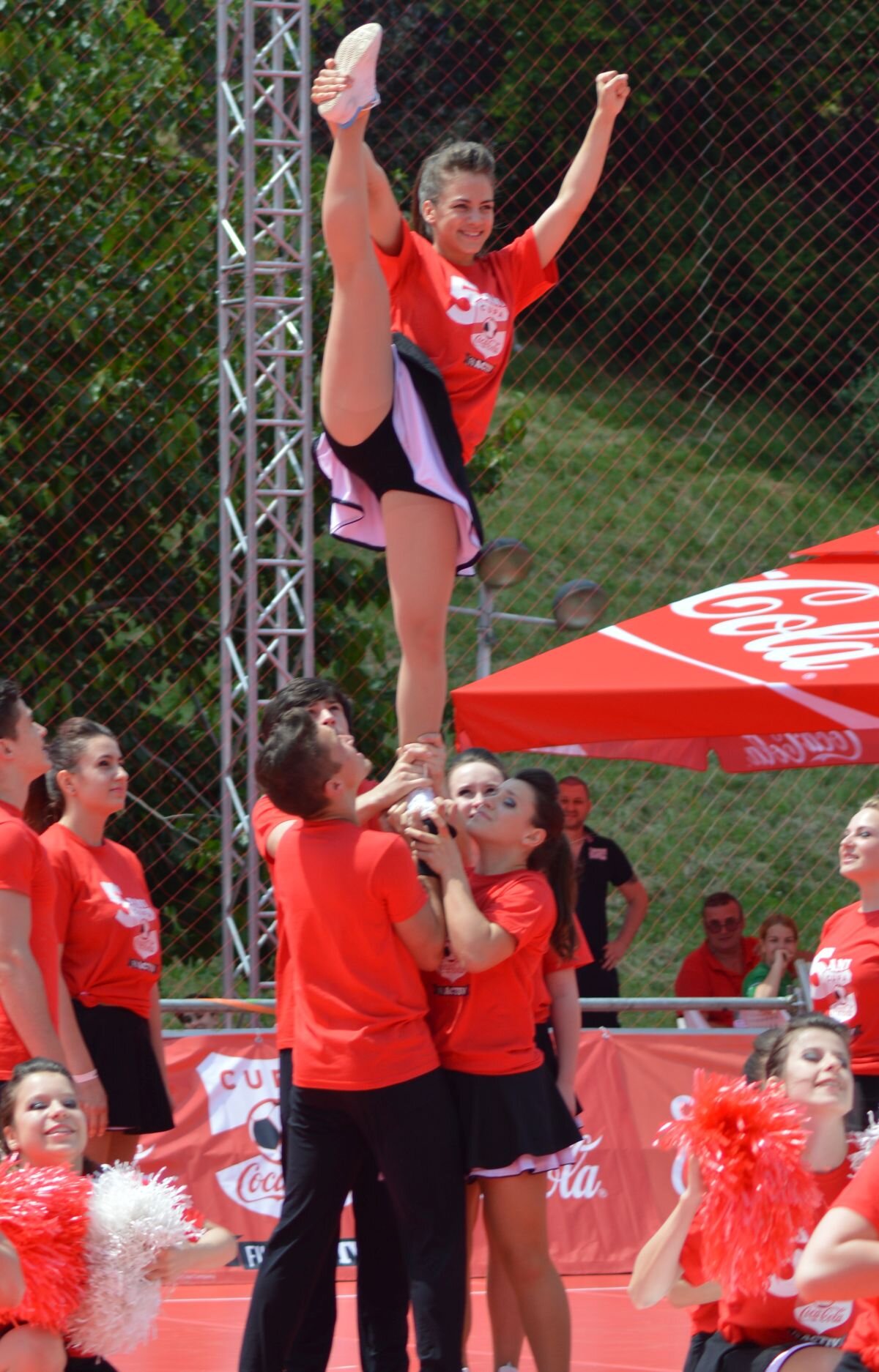 FOTO Cheerleaders show :) » Majoretele au animat atmosfera de la Cupa Coca-Cola