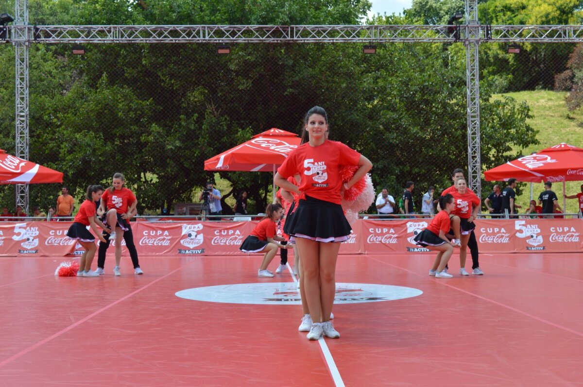 FOTO Cheerleaders show :) » Majoretele au animat atmosfera de la Cupa Coca-Cola