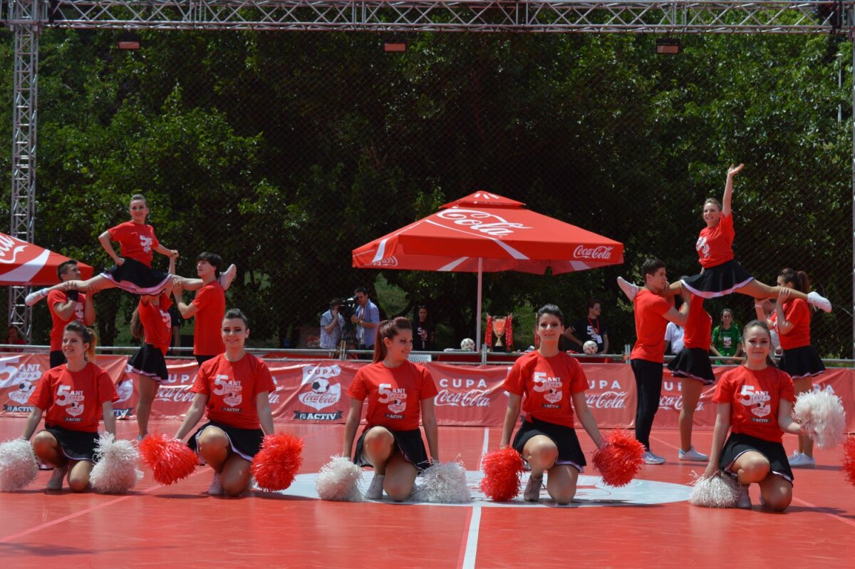 FOTO Cheerleaders show :) » Majoretele au animat atmosfera de la Cupa Coca-Cola