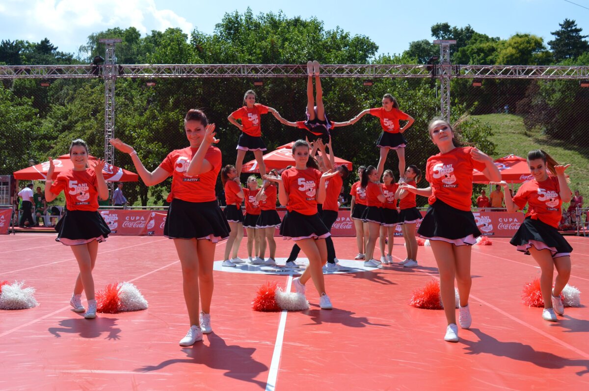 FOTO Cheerleaders show :) » Majoretele au animat atmosfera de la Cupa Coca-Cola