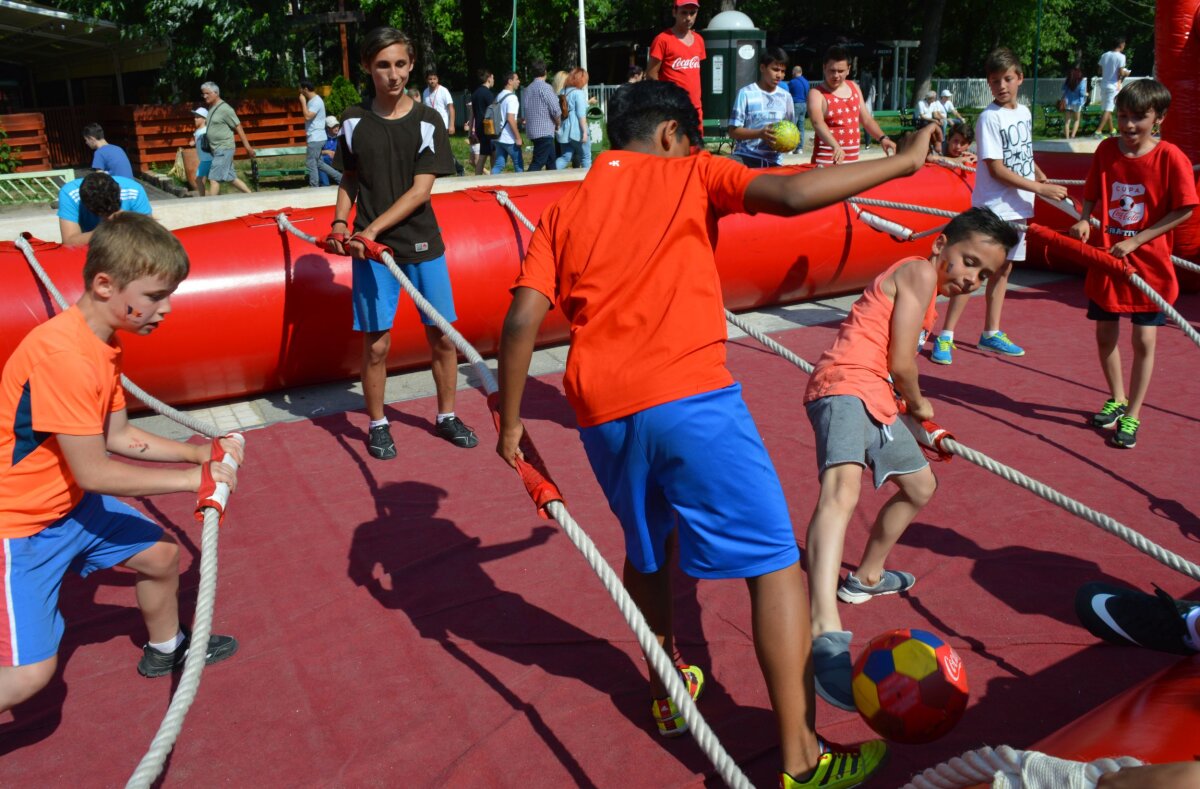 FOTO Un oraș la aer liber » Parcul Tineretului luat cu asalt în timpul finalelor Cupei Coca-Cola