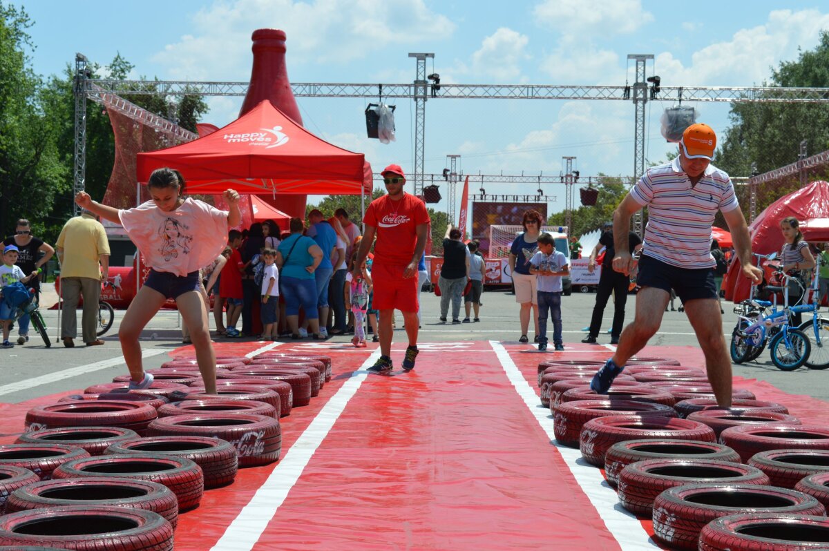 FOTO Un oraș la aer liber » Parcul Tineretului luat cu asalt în timpul finalelor Cupei Coca-Cola