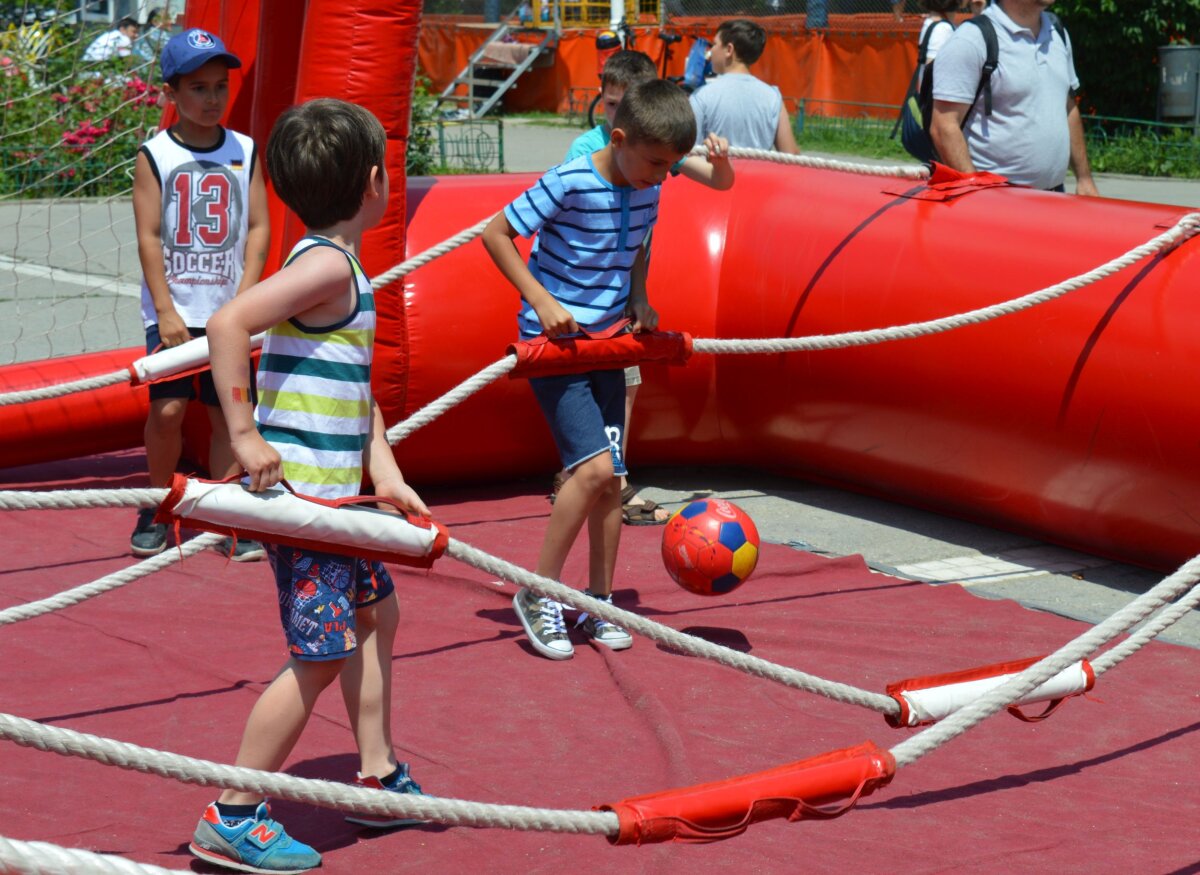 FOTO Un oraș la aer liber » Parcul Tineretului luat cu asalt în timpul finalelor Cupei Coca-Cola