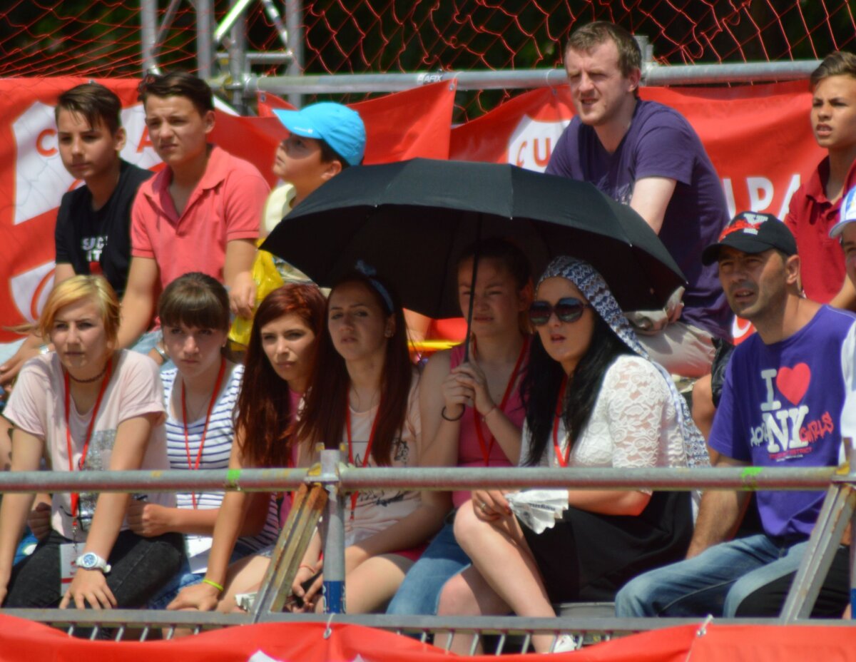 FOTO Un oraș la aer liber » Parcul Tineretului luat cu asalt în timpul finalelor Cupei Coca-Cola