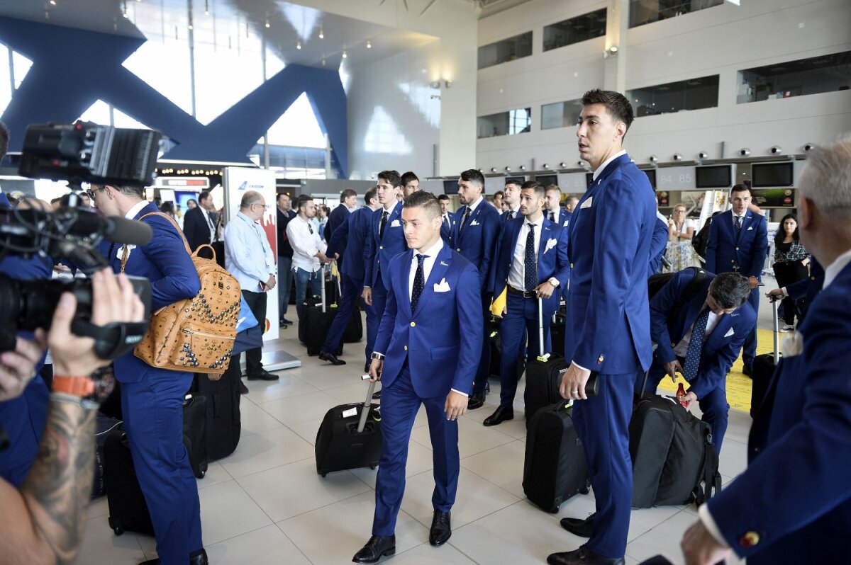 FOTO Cu zâmbetul pe buze » ”Tricolorii” au fost aclamați de sute de fani la plecarea în Franța