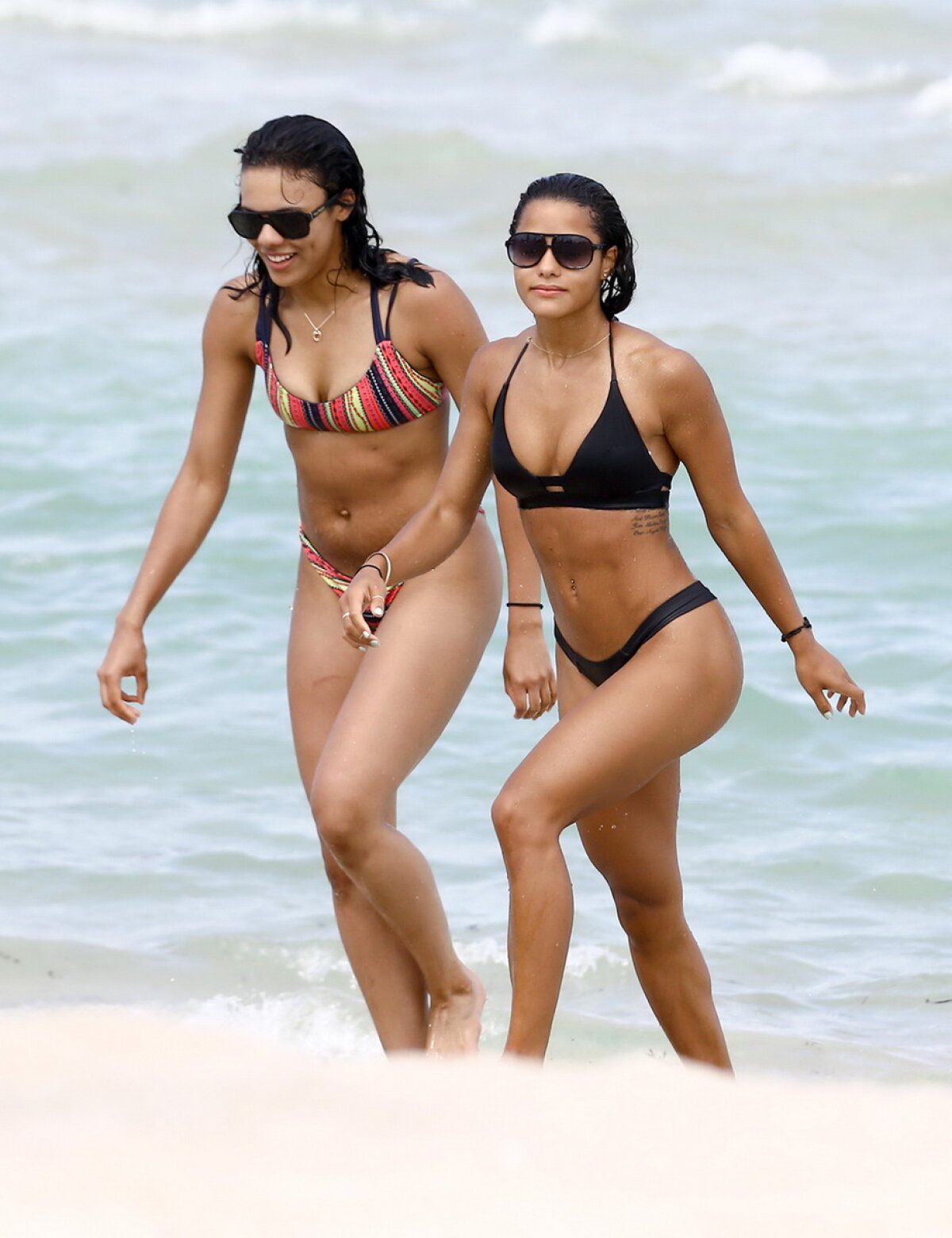 Posteriorul ei este perfect! Katya Elise Henry a dat palpitații bărbaților când a îmbrăcat costumul de baie