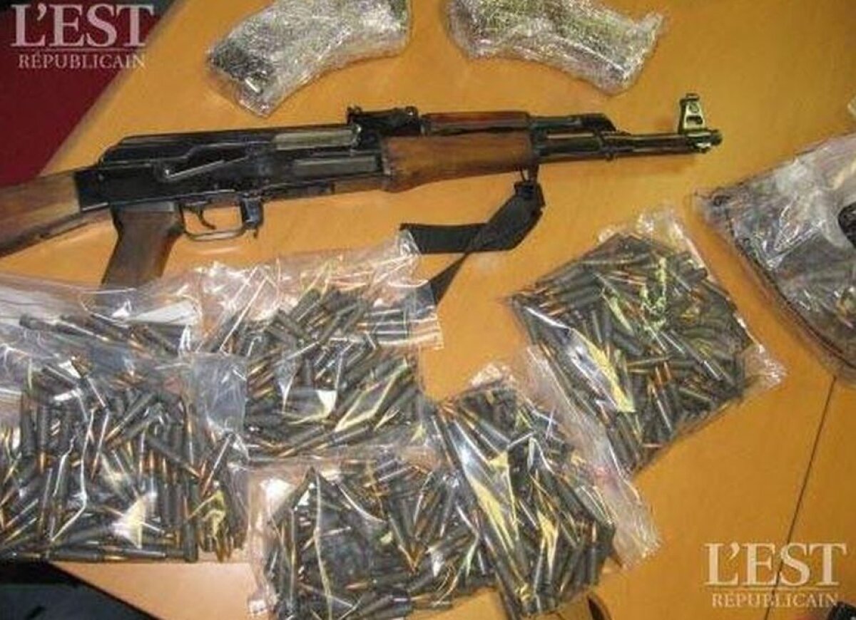 Alarmă în Ucraina! Un cetățean francez a fost prins cu un arsenal incredibil asupra sa! Plănuia atacuri la EURO 2016