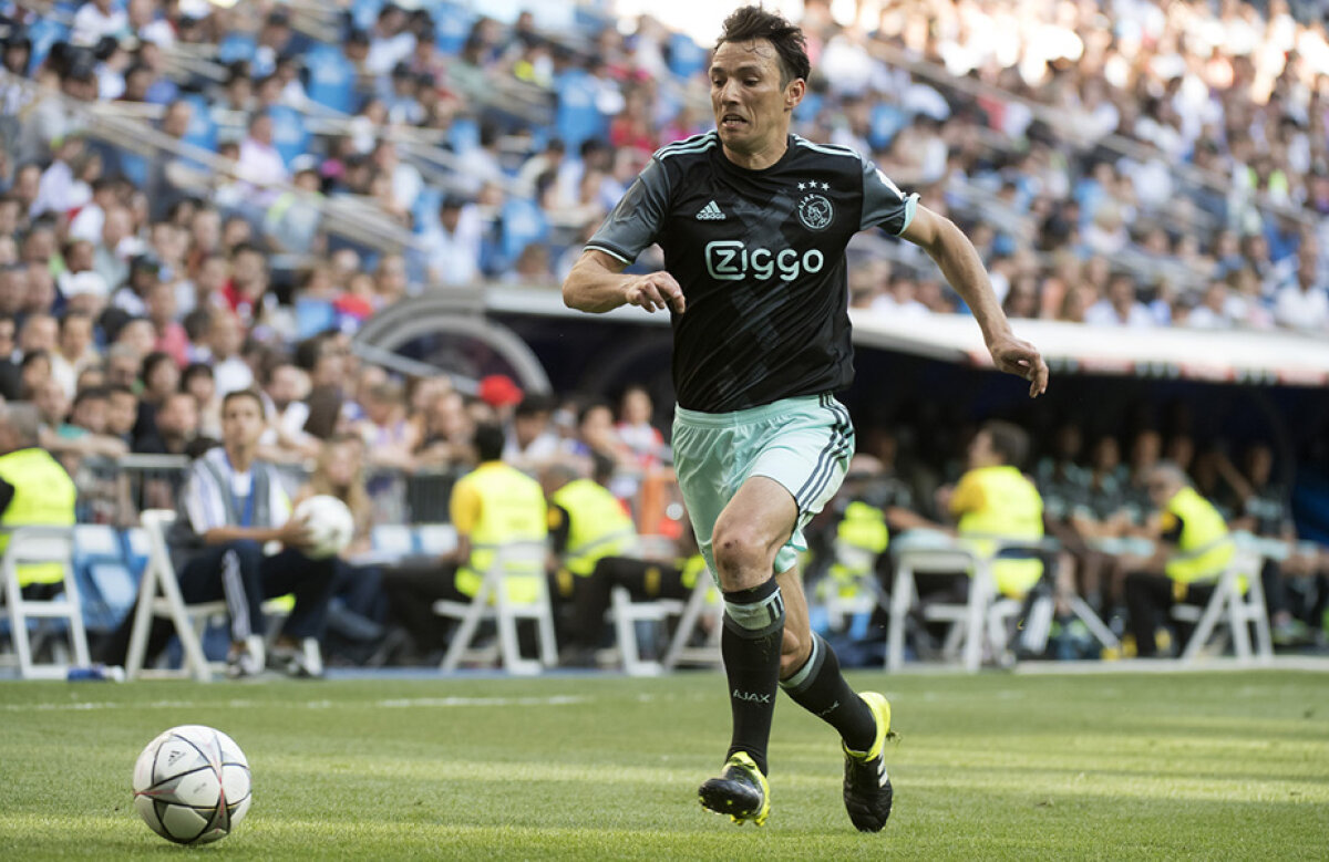 FOTO "Legendă" la Ajax » Ogăraru a jucat în meciul Real Legends - Ajax Legends 3-1 din Corazon Classic