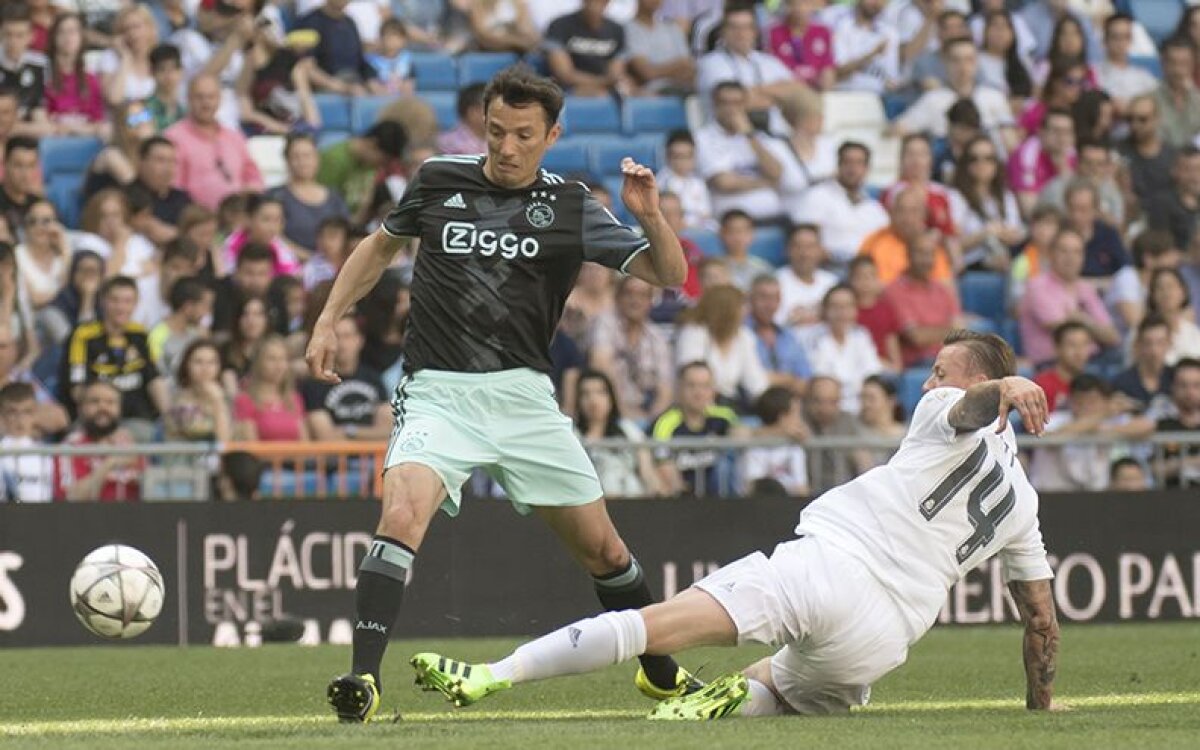 FOTO "Legendă" la Ajax » Ogăraru a jucat în meciul Real Legends - Ajax Legends 3-1 din Corazon Classic