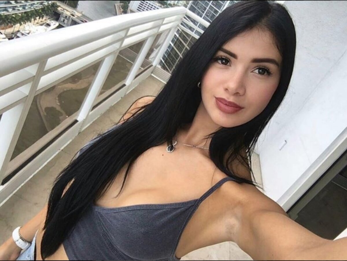 GALERIE FOTO S-a aflat cine este iubita misterioasă a lui Cristiano Ronaldo » Imagini incendiare cu supermodelul columbian