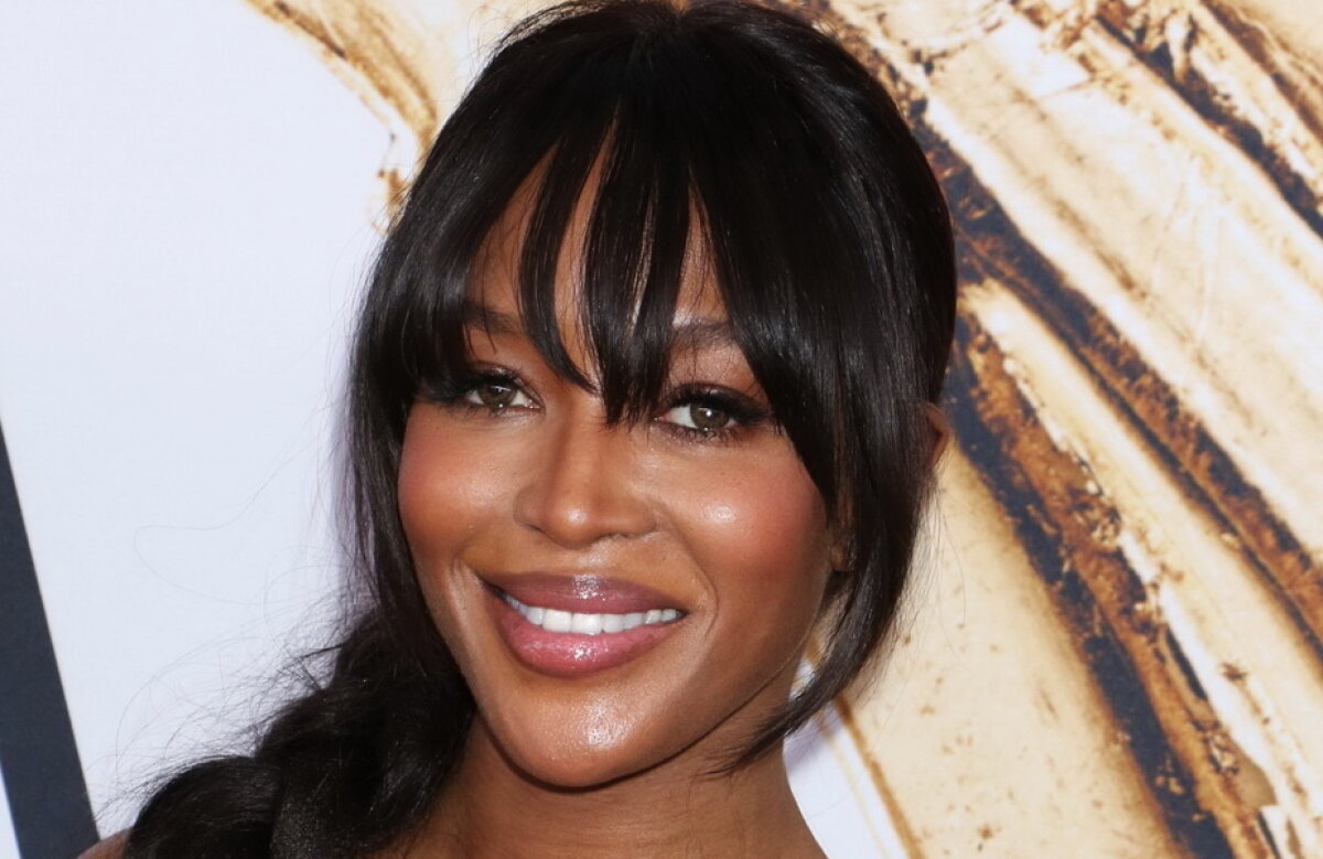 Naomi Campbell sfidează timpul! Este superbă la 46 de ani
