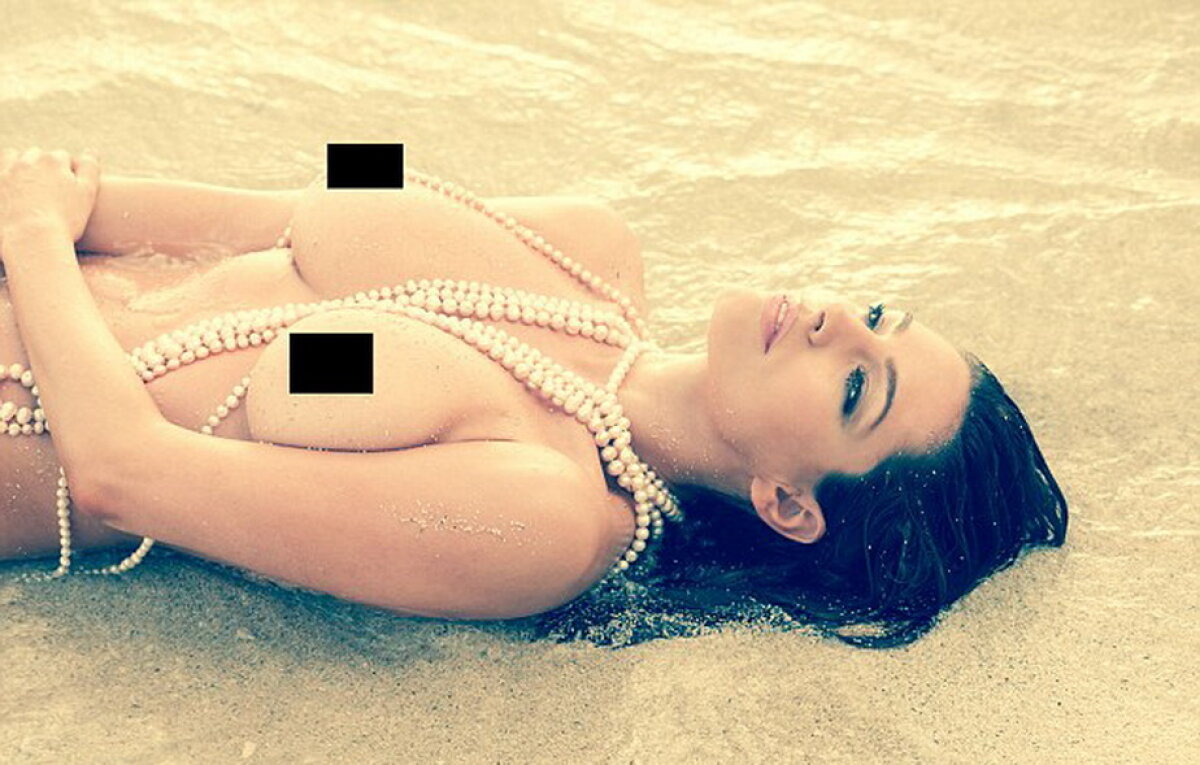 GALERIE FOTO » Fotografii de infarct! Kelly Brook, complet dezbrăcată pe plajă
