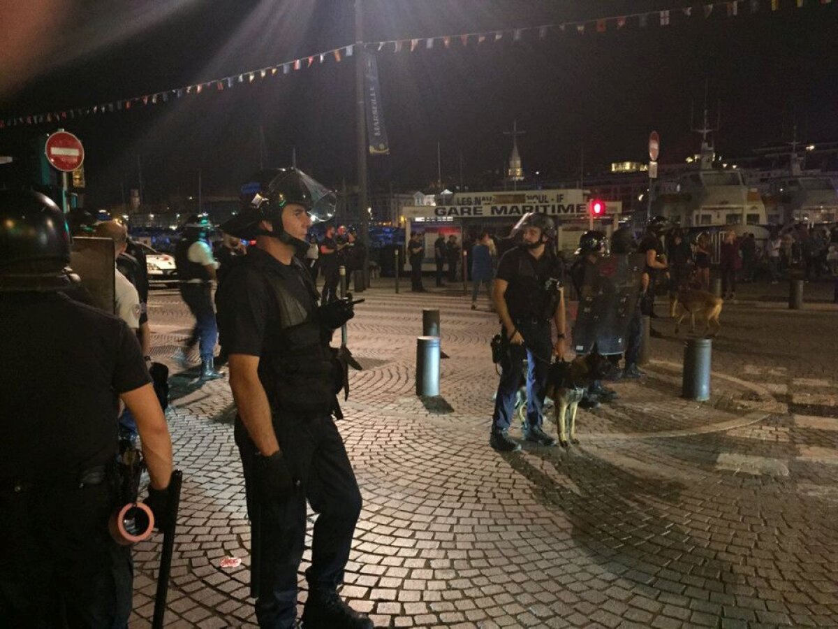 FOTO Sânge la Marseille! Fanii englezi s-au bătut joi noapte cu ultrașii locali şi cu poliţia
