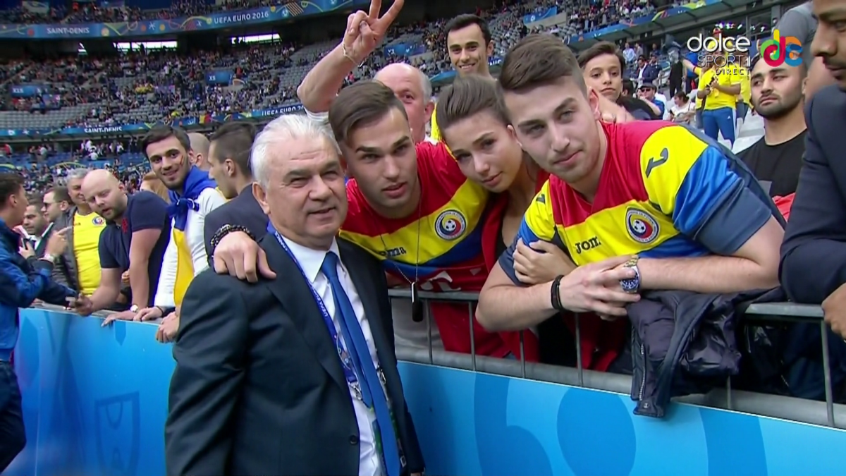 FOTO Imagini emoționante pe Stade de France! Selecționerul, îmbrățișat de familie, fiica sa a început să plângă