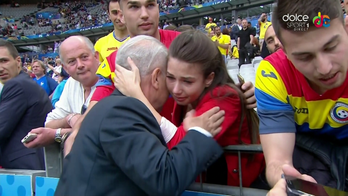 FOTO Imagini emoționante pe Stade de France! Selecționerul, îmbrățișat de familie, fiica sa a început să plângă