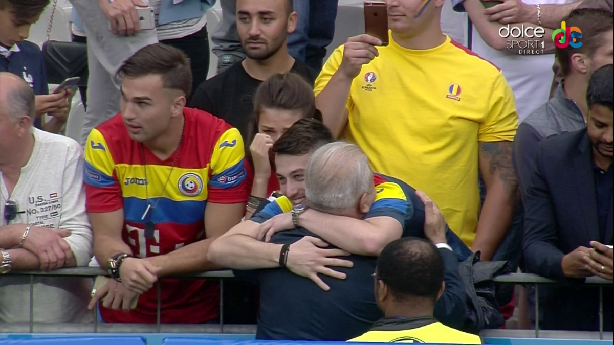 FOTO Imagini emoționante pe Stade de France! Selecționerul, îmbrățișat de familie, fiica sa a început să plângă