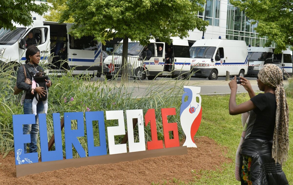 FOTO Notre Paris » Suporterii români au invadat Parisul: cele mai tari imagini dinaintea meciului cu Franța