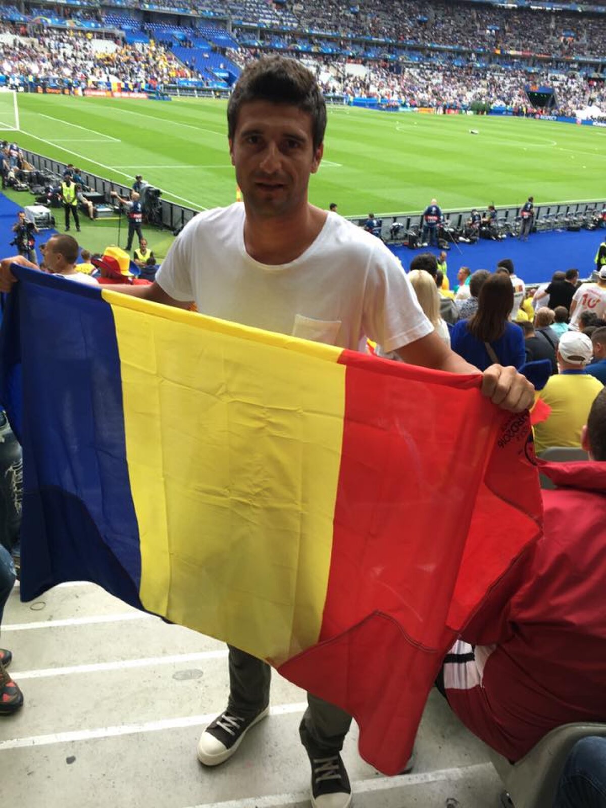 FOTO Suporter de lux pentru "tricolori" la meciul cu Franța! La EURO 2008 a fost printre titulari, acum a venit să facă galerie