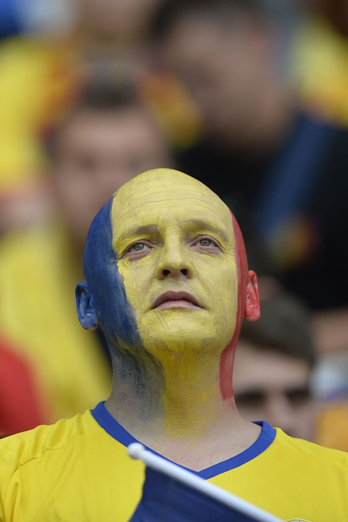 GALERIE FOTO 15 imagini cu cei 10.000 de români care fac spectacol pe Stade de France 