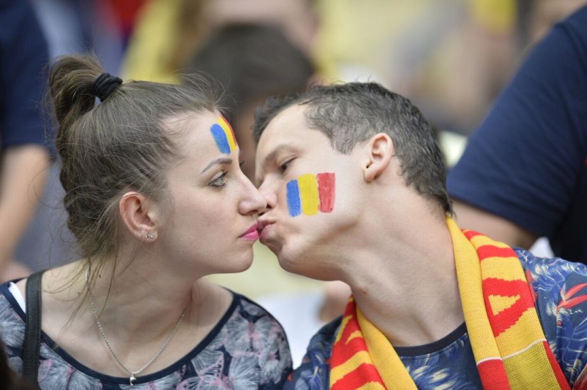 GALERIE FOTO 15 imagini cu cei 10.000 de români care fac spectacol pe Stade de France 