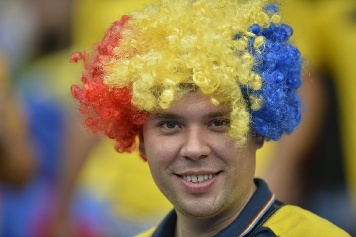 GALERIE FOTO 15 imagini cu cei 10.000 de români care fac spectacol pe Stade de France 