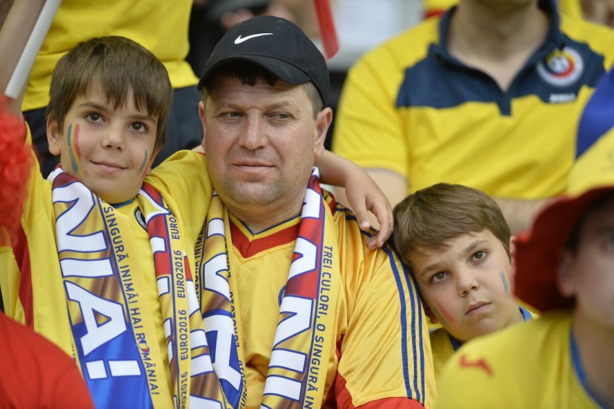 GALERIE FOTO 15 imagini cu cei 10.000 de români care fac spectacol pe Stade de France 