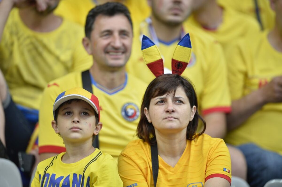 GALERIE FOTO 15 imagini cu cei 10.000 de români care fac spectacol pe Stade de France 