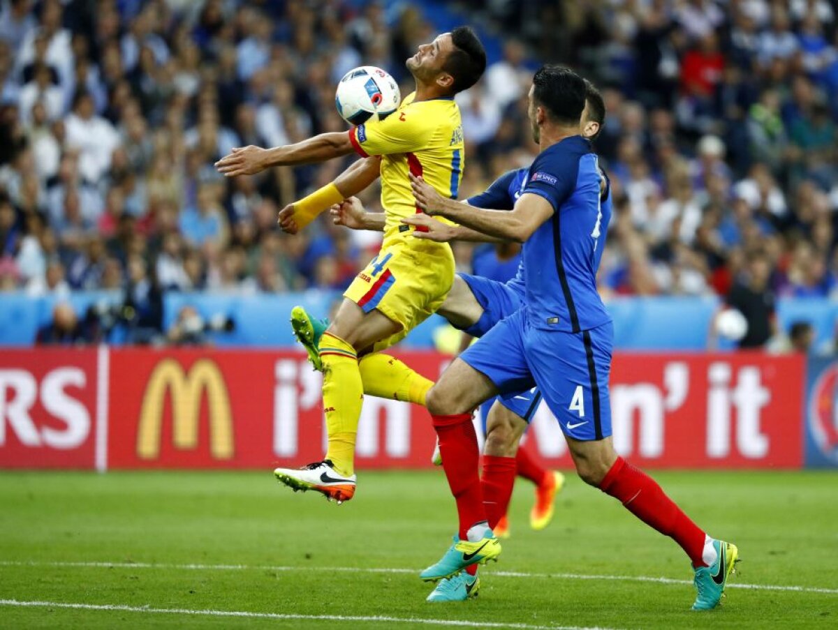 FOTO Fază controversată pe finalul primei reprize! România a cerut penalty la o fază cu Andone în prim plan