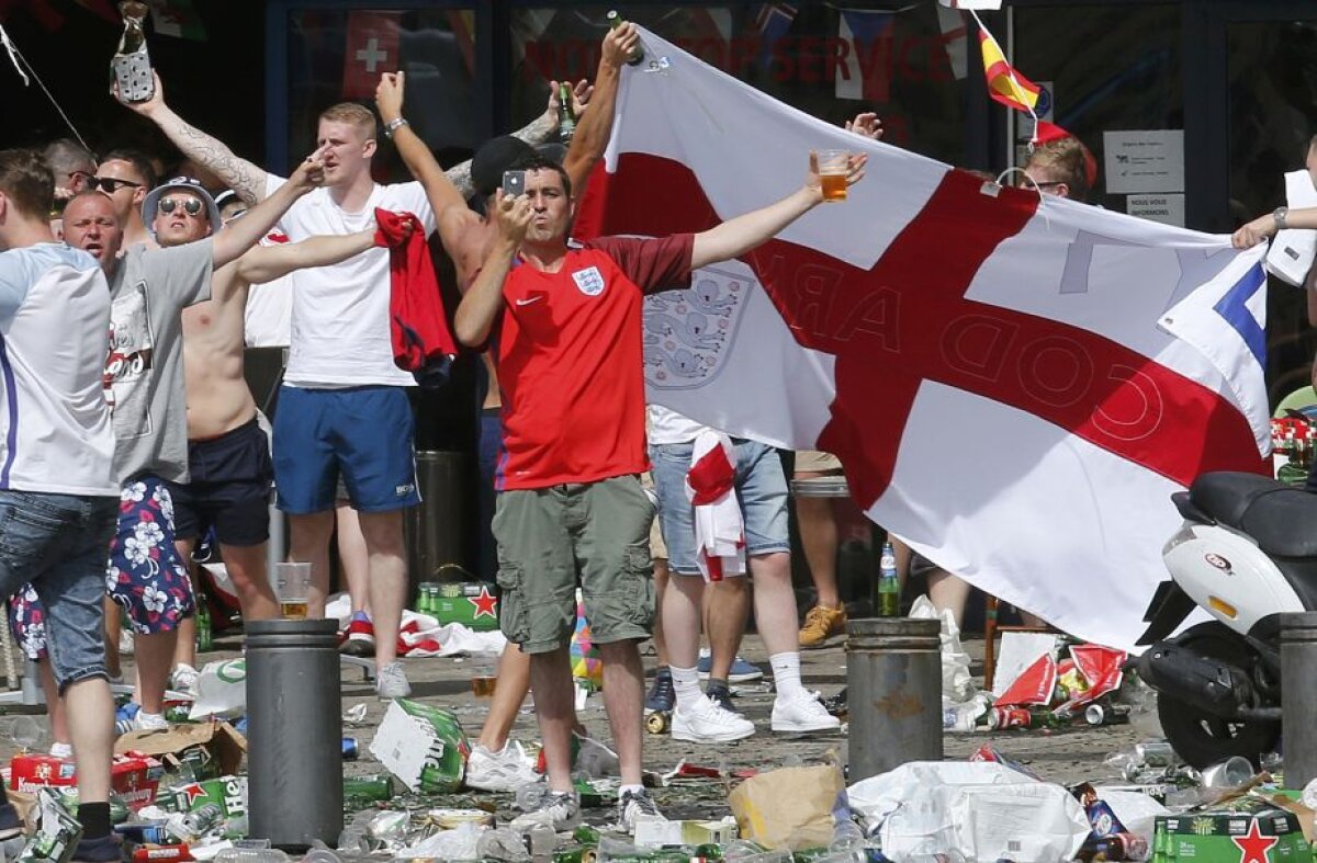 FOTO Lupte de stradă la Marseille! Fanii Angliei, bătuți crunt de ruși, unul este în stare extrem de gravă » Atenție, imagini cu un puternic impact emoțional!