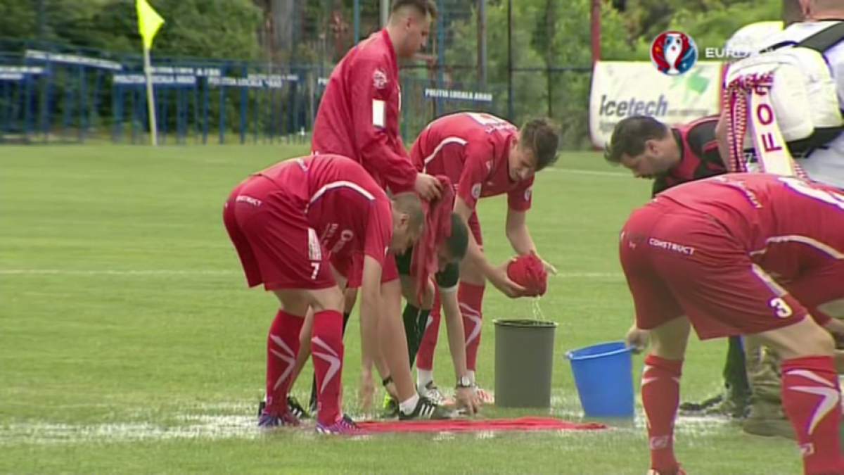 FOTO + VIDEO Scene incredibile la Arad la returul dintre UTA și Voluntari! Gazdele s-au impus, scor 1-0, pe un teren plin de apă, dar ilfovenii sunt cei care continuă în Liga 1