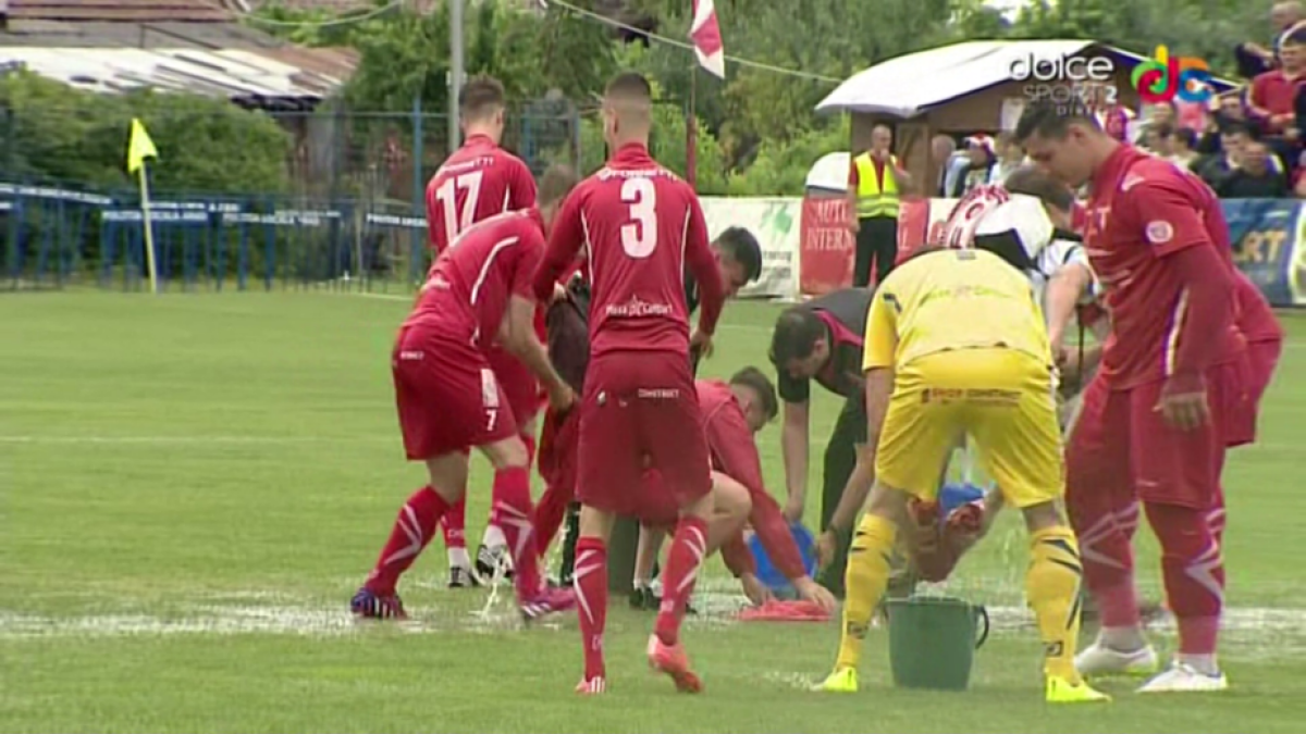 FOTO + VIDEO Scene incredibile la Arad la returul dintre UTA și Voluntari! Gazdele s-au impus, scor 1-0, pe un teren plin de apă, dar ilfovenii sunt cei care continuă în Liga 1