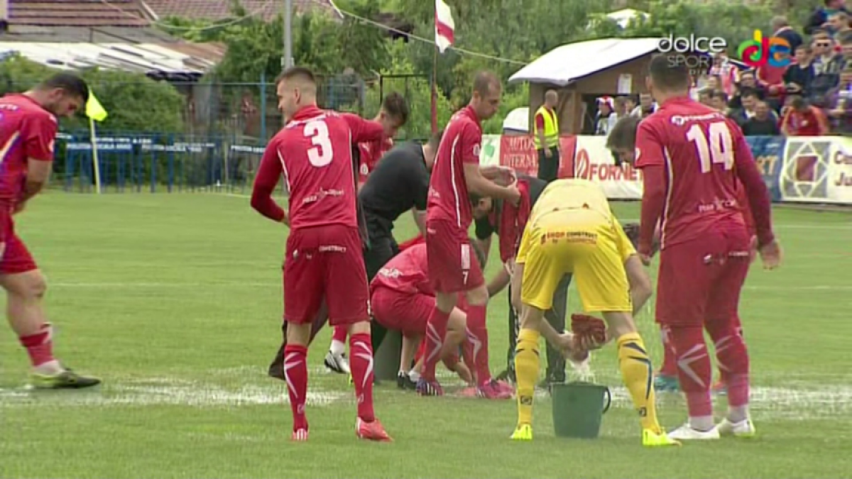 FOTO + VIDEO Scene incredibile la Arad la returul dintre UTA și Voluntari! Gazdele s-au impus, scor 1-0, pe un teren plin de apă, dar ilfovenii sunt cei care continuă în Liga 1