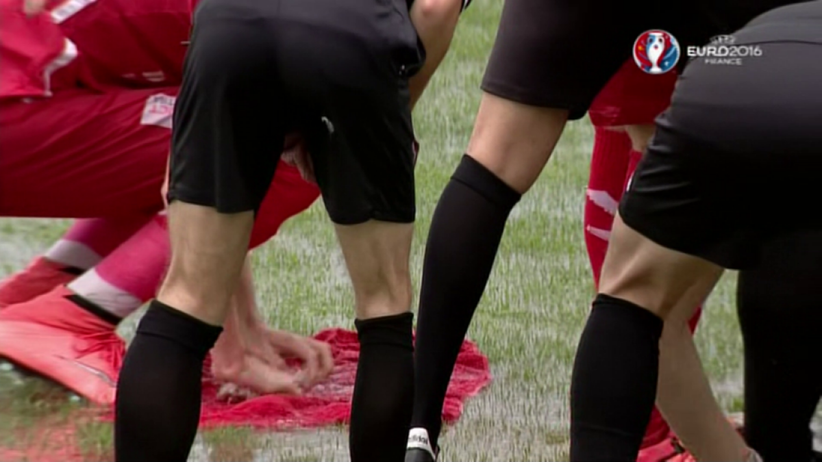 FOTO + VIDEO Scene incredibile la Arad la returul dintre UTA și Voluntari! Gazdele s-au impus, scor 1-0, pe un teren plin de apă, dar ilfovenii sunt cei care continuă în Liga 1