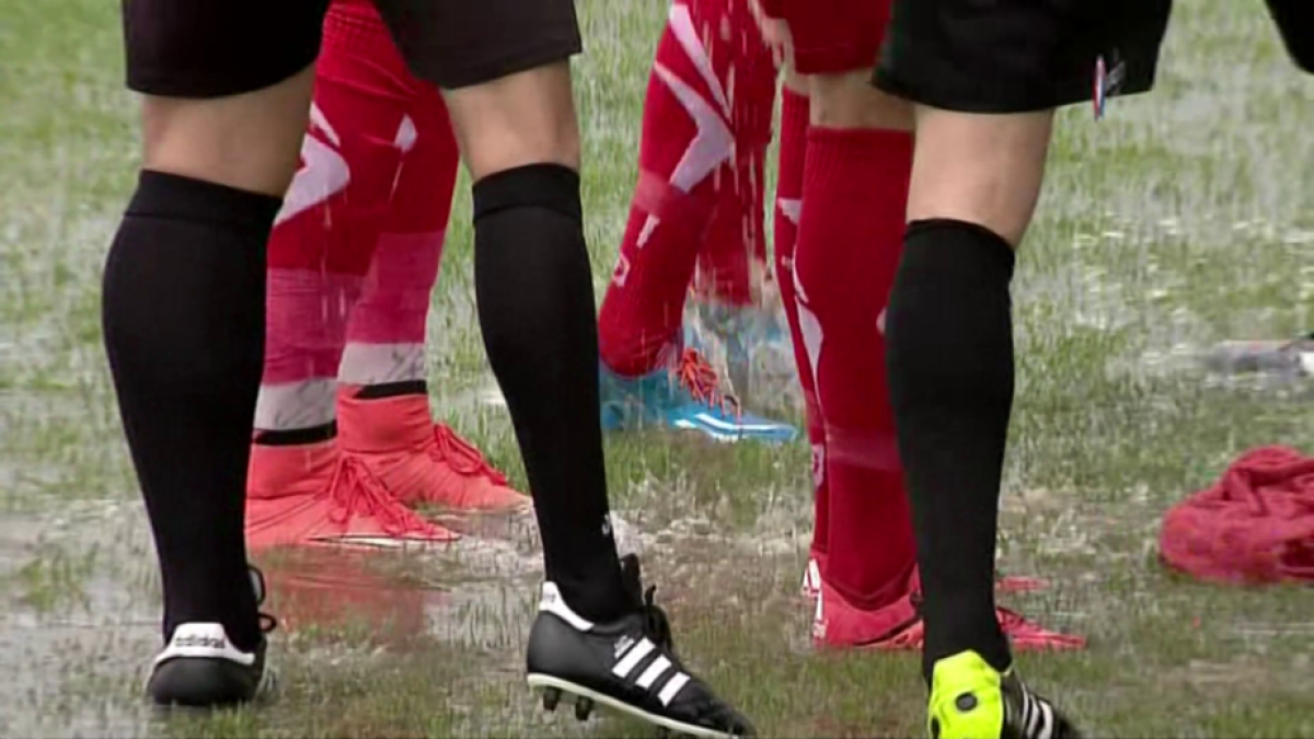 FOTO + VIDEO Scene incredibile la Arad la returul dintre UTA și Voluntari! Gazdele s-au impus, scor 1-0, pe un teren plin de apă, dar ilfovenii sunt cei care continuă în Liga 1