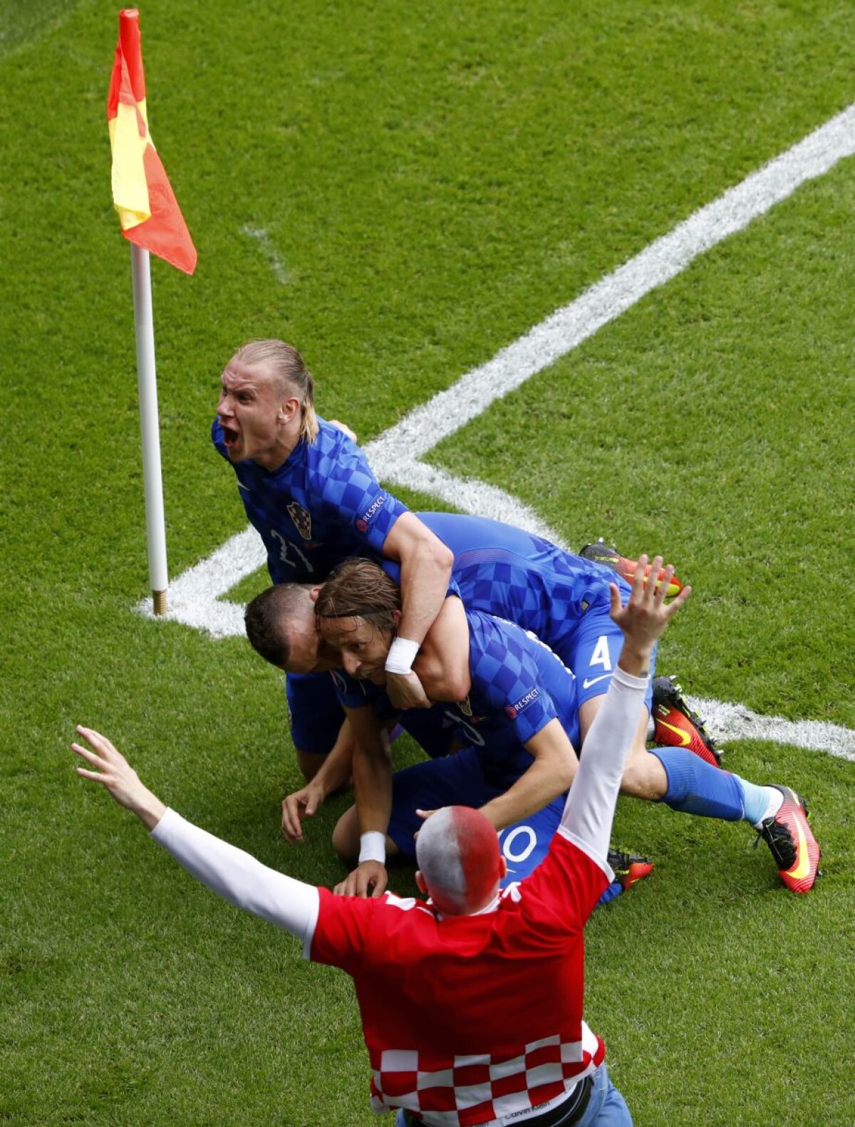 VIDEO+FOTO Meci cu scântei la EURO 2016! Croația a învins Turcia cu un supergol marcat de Modrici