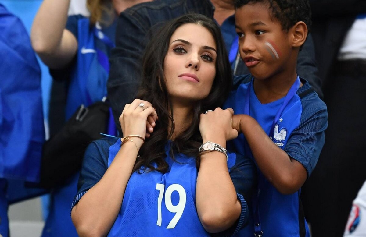 FOTO Ele au încălzit tribunele în primele meciuri » Cele mai sexy microbiste de la Euro 2016