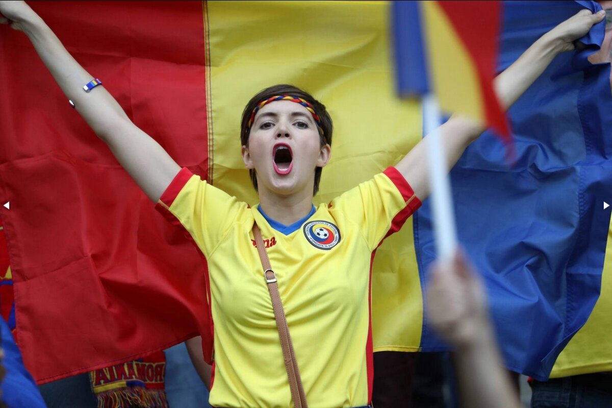 FOTO Ele au încălzit tribunele în primele meciuri » Cele mai sexy microbiste de la Euro 2016
