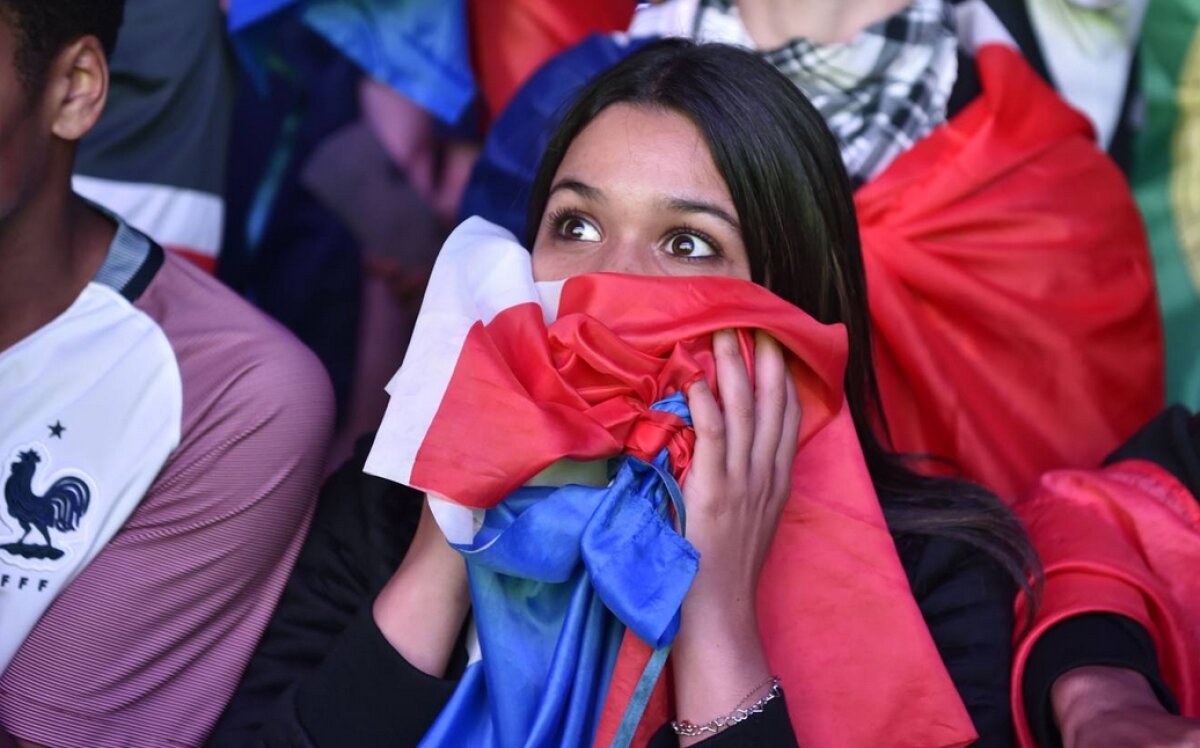 FOTO Ele au încălzit tribunele în primele meciuri » Cele mai sexy microbiste de la Euro 2016