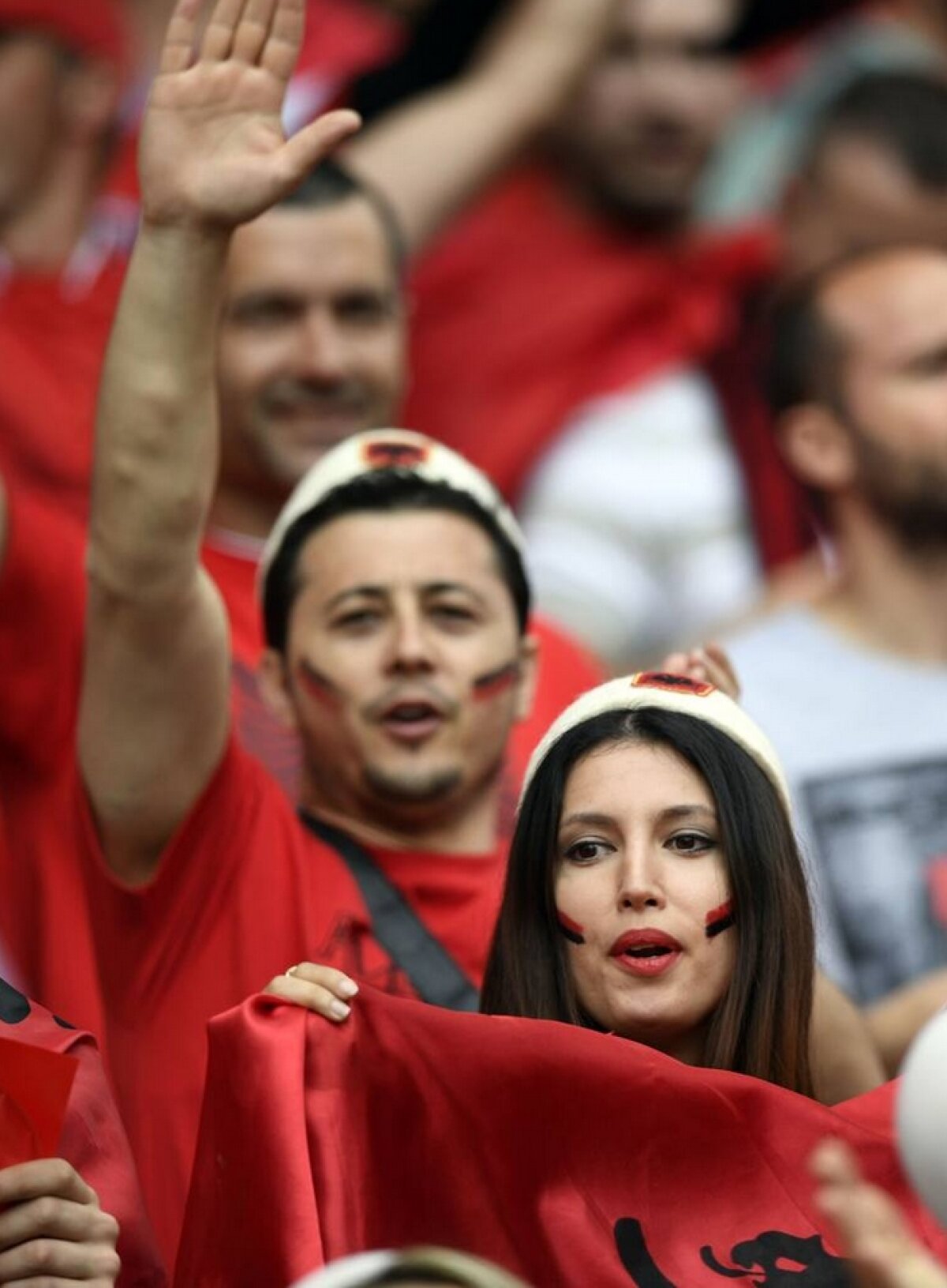 FOTO Ele au încălzit tribunele în primele meciuri » Cele mai sexy microbiste de la Euro 2016